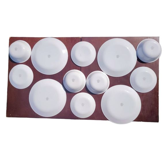 SOLD- Corelle 12 Piece Dinnerware Set Vintage - Picture 11 of 15